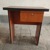 میز تحریر و کامپیوتر