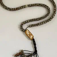 هنر دست ساز با هسته خرما و استخوان