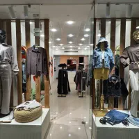 فروشنده پوشاک زنانه