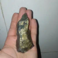 چن تیکه سنگ طلا به فروش می رسد