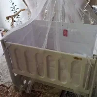 تخت کنار مادر