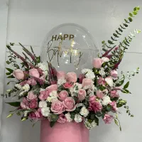 نیرو خانم در گلفروشی
