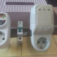 دوعددمحافظ ولتاژ   ویک عدد فیوز