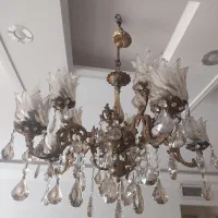 دو عدد لوستر  و دو عدد شمعدونی و دو تا دیوار کوب