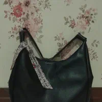 کیف مشکی چرم لَش پوست ماری