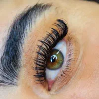 خدمات اکستنشن مژه لیفت ابرو و مژه کاشت هیدن