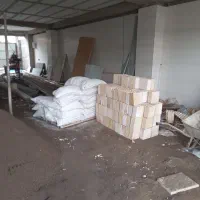 کارگر حمل مصالح و راننده نیسان