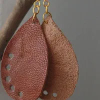 گوشواره چرم طبیعی