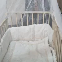 گهواره کنار تخت مادر