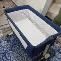 تخت کنار مادر