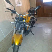 بنلی ۳۰۰ دوسیلندر طلایی مدل۹۹