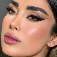 رنگ و کاشت ناخن و شنیون ومژه و میکاپ خفن