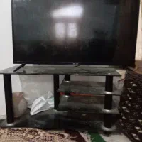 تلوزیون پنل شکسته و میزش