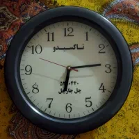 تعدادی ساعت و قطعات جانبی