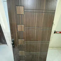 درب چوبی همراه قفل و دستگیره بدون خط و خش