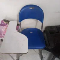سه عددصندلی سالم مرتب