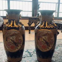 گلدان کنار سالنی
