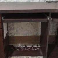 یک عدد میز کامپیوتر