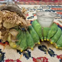 شمعدان دکوری سنگی طرح کرم ابریشم با کلاه حصیری
