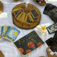فال و طالع بینی سر کتاب