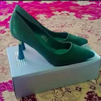 یک کیف دست دوم و کفش نو برند یونا