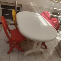 میز و چهارتا صندلی