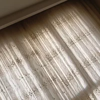 دو عدد پرده طرح دار، یک تور شاین دار، و یک زبرا