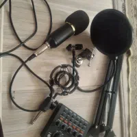 میکروفون رومیزی کندانسر به همراه کارت صدا v8