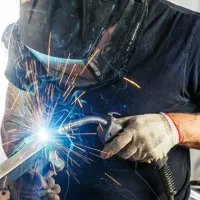 نیاز مند به یک جوشکار هستیم