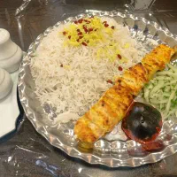 استخدام نیروی جوان آقا