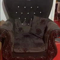 میز وسط مبلی و مبل هفت نفره