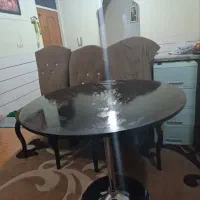 میز نهار خوری و دوتا صندلی