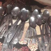 تعدادی قاشق و چنگال