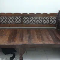 تخت سنتی همراه دو پشتی و دو کوسن و تشک