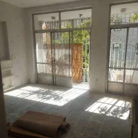 خانه دربستی دوطبقه  با پارکینگ شریعتی مقابل ملک