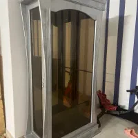 ویترین جادار دارای روشنایی