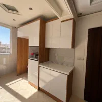 به منشی خانم وکمک حسابدار