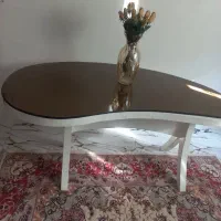میز بسیار شیک وتمیز با شیشه ۱۰ میلی