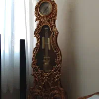 ساعت و میز وسط به همراه دو تا عسلی