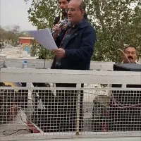. خواننده و مداح مراسمات ختم و عزاداری .