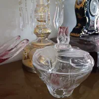 شکلات خوری والتر با استکان چای یخی