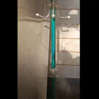 جا لباسی ایستاده