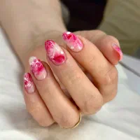 خدمات تخصصی کاشت ناخن