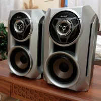 تعدادی ووفر و میدبیس