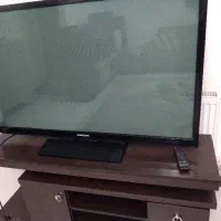 میز تلویزیون و تلویزیون ۵۱سامسونگ پلاسما