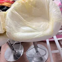 صندلی چرمی سفید رنگ