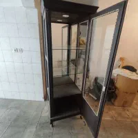 ویترین اینه دار