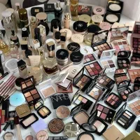 فروش لوازم آرایشی با تخفیف ویژه