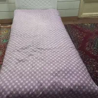 تخت تک نفره و یک کمد بچه