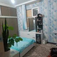 تخت خواب دونفره و میز آرایش و پاتختی